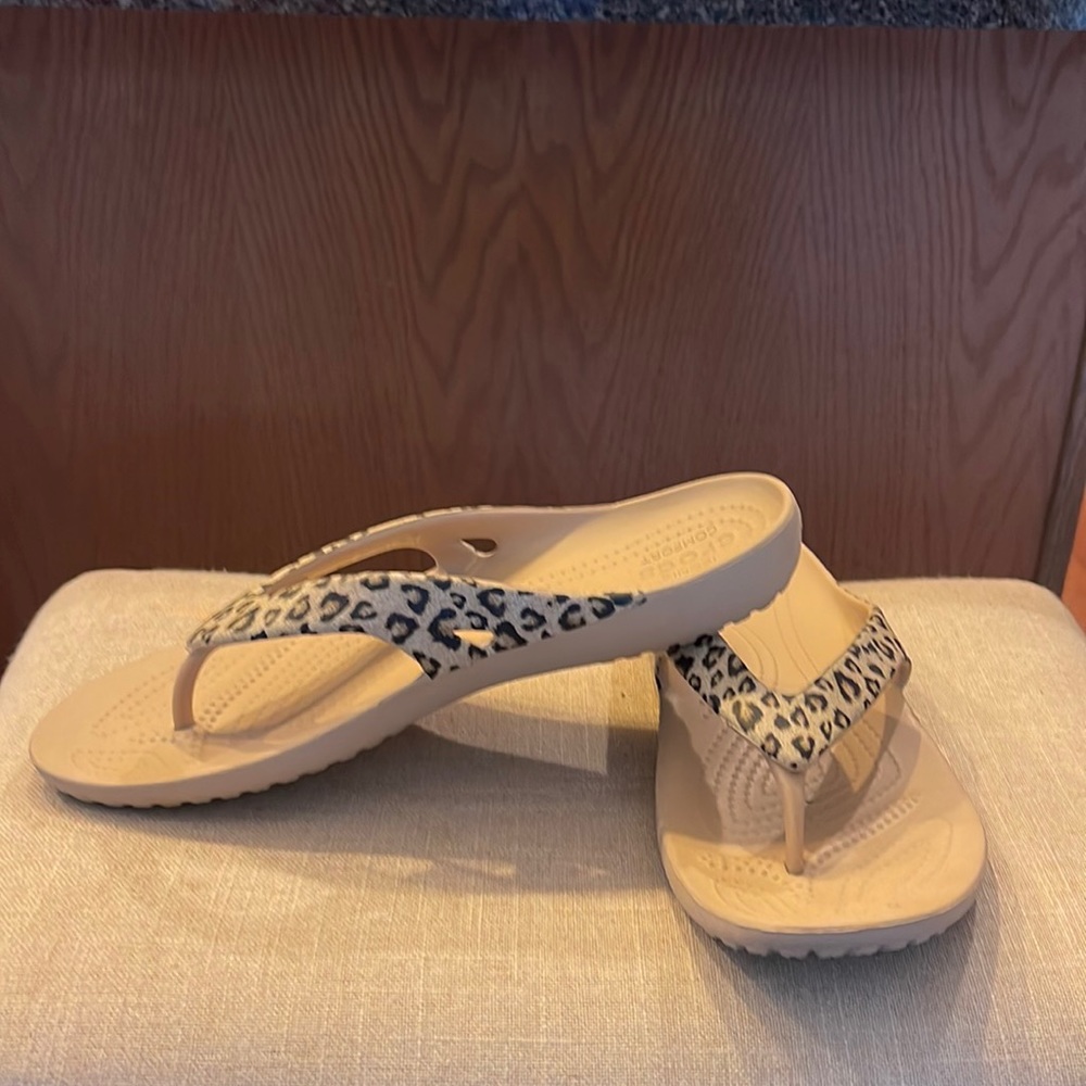 Crocs leopard flip flop size 9